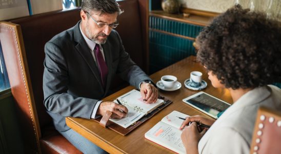 Devenir hôtesse d'accueil : préparation à l'entretien